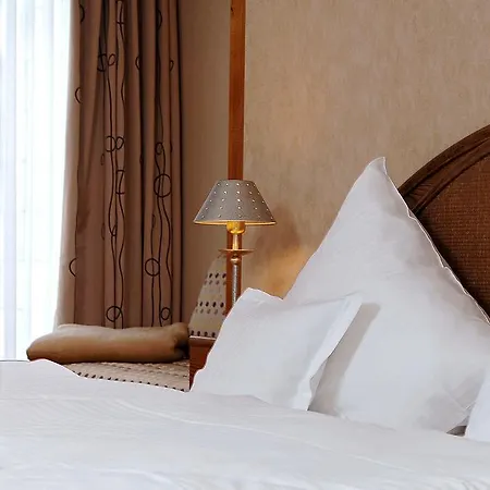 Gaestehaus Dorf-alm ホテル 3*